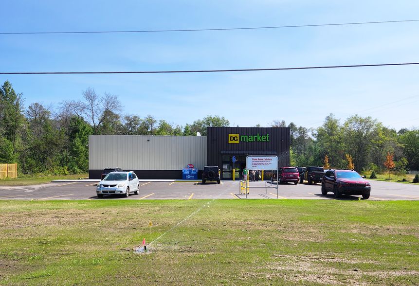 Primary Photo Of 685 I-75BL Loop, Grayling General Retail For Sale