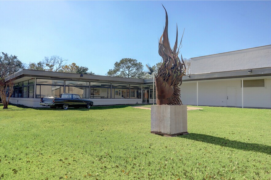 Primary Photo Of 7305 Navigation Blvd, Houston Office For Sale