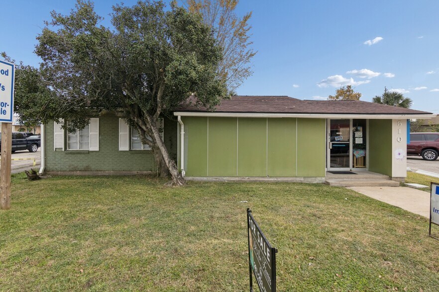 More Photos Of 510 College Ave, South Houston Office For Sale