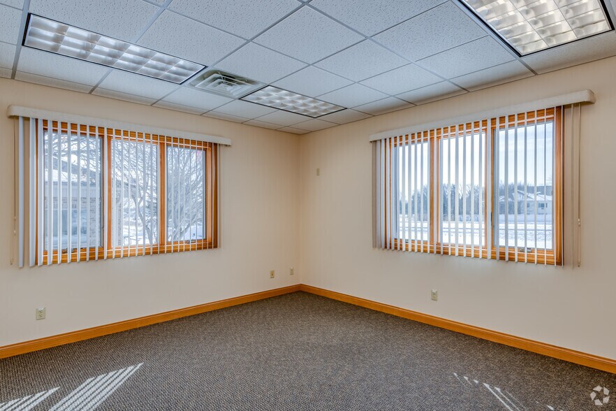 More Photos Of 119 N McCarthy Rd, Appleton Office For Lease