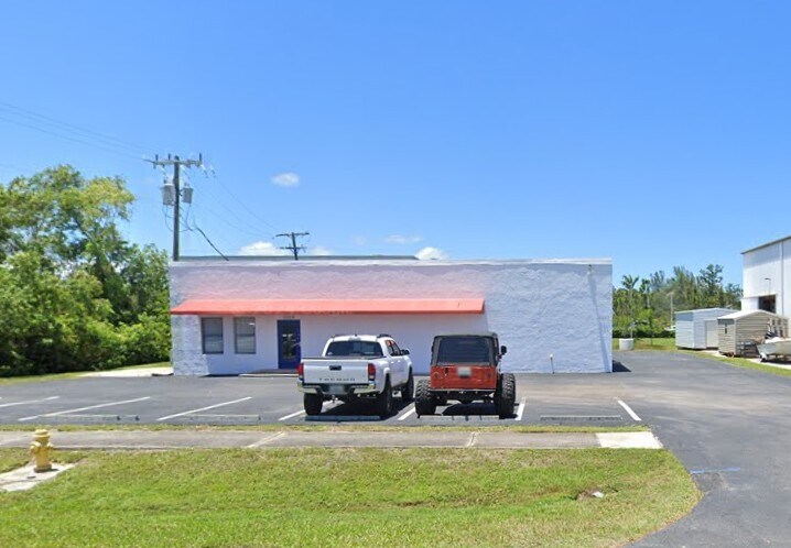 More Photos Of 3059-3061 SE Monroe St, Stuart Warehouse For Lease