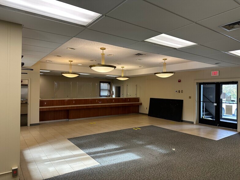 More Photos Of 434 Main St, Chatham Bank For Sale