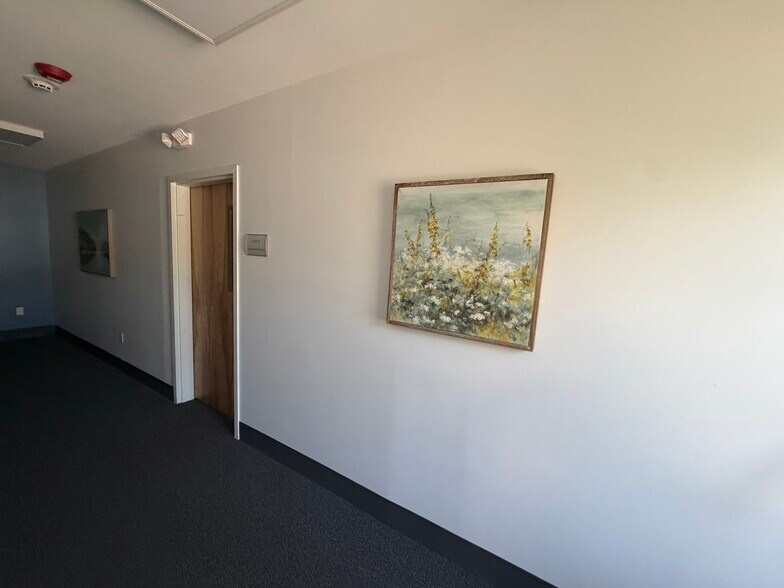 More Photos Of 144 Thadeus St, South Portland Office Residential For Lease