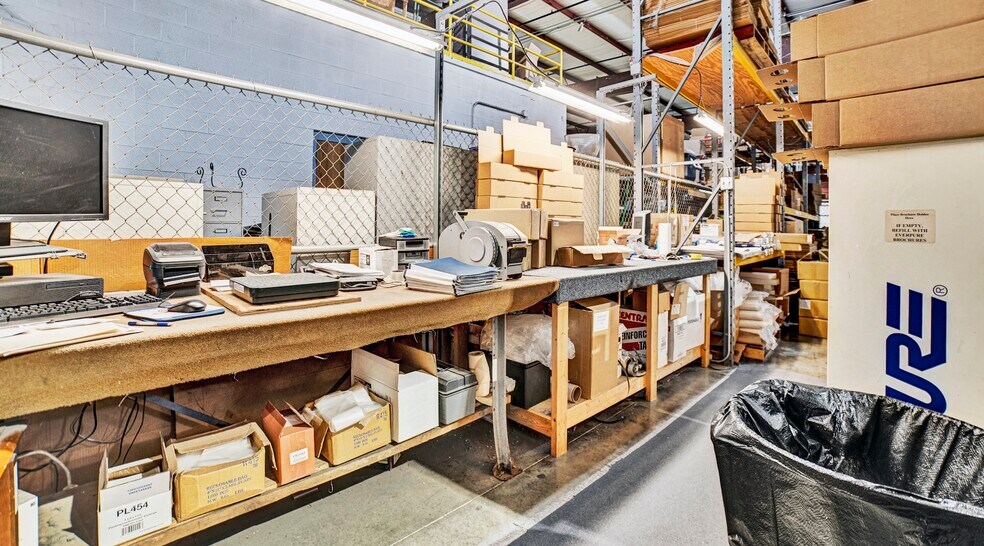 More Photos Of 961 N Main St, Mansfield Warehouse For Lease