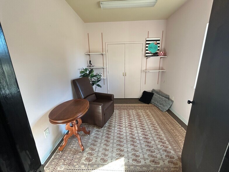 More Photos Of 140 AN County Road 140, Palestine Flex For Sale