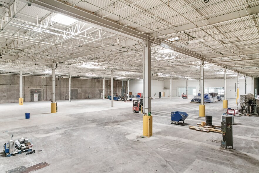 More Photos Of 10420 Metric Blvd, Austin Warehouse For Lease