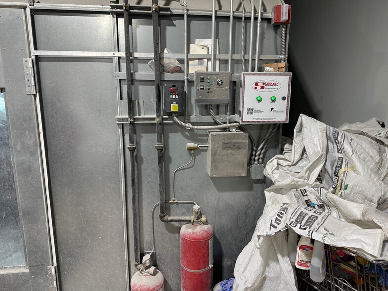 More Photos Of 4635 Northfield Rd, Cleveland Freestanding For Lease