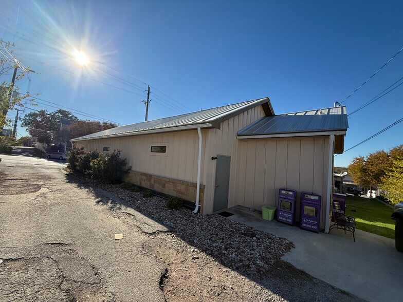 More Photos Of 905 3rd St, Marble Falls Storefront Retail Office For Sale