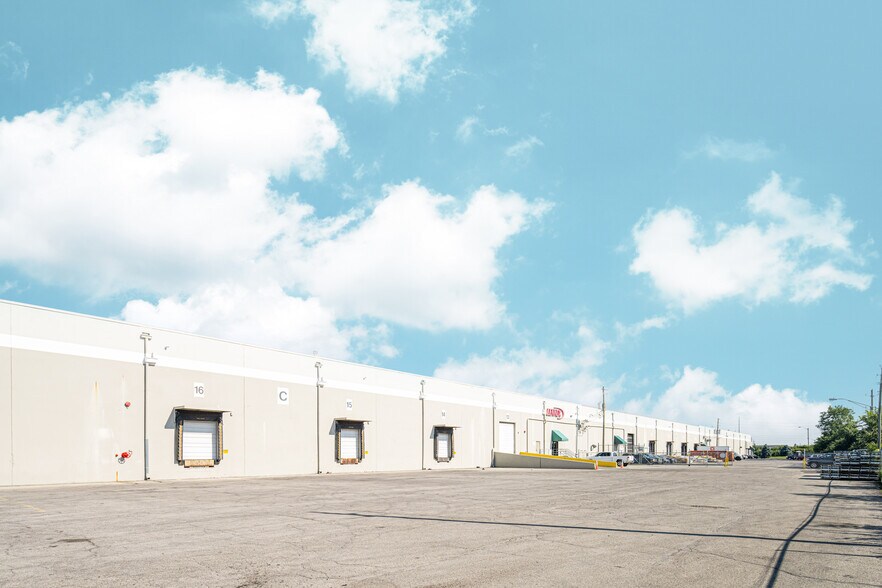 More Photos Of 8525 E 33rd St, Indianapolis Distribution For Lease