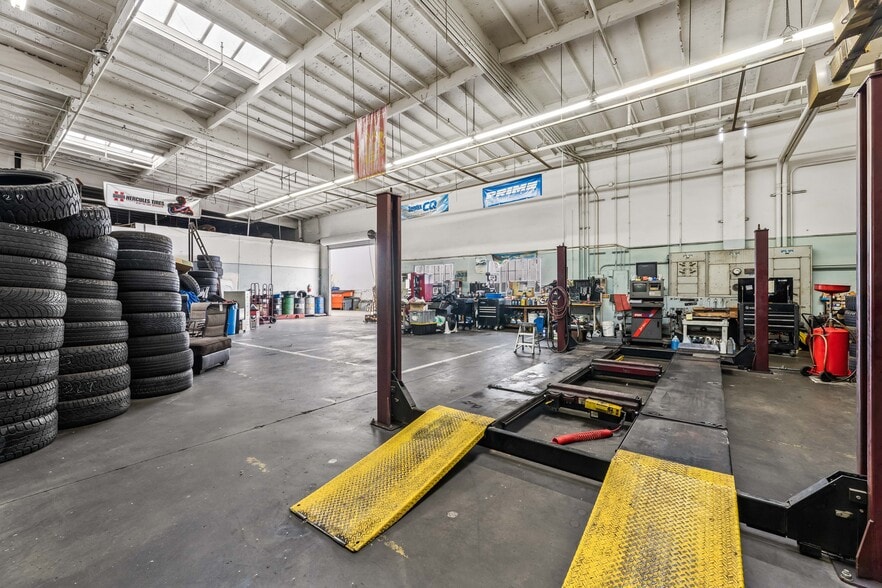 More Photos Of 400 W Alondra Blvd, Gardena Warehouse For Sale