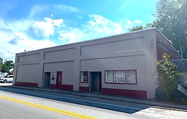 More Photos Of 702 Experiment St, Griffin Storefront Retail Office For Sale