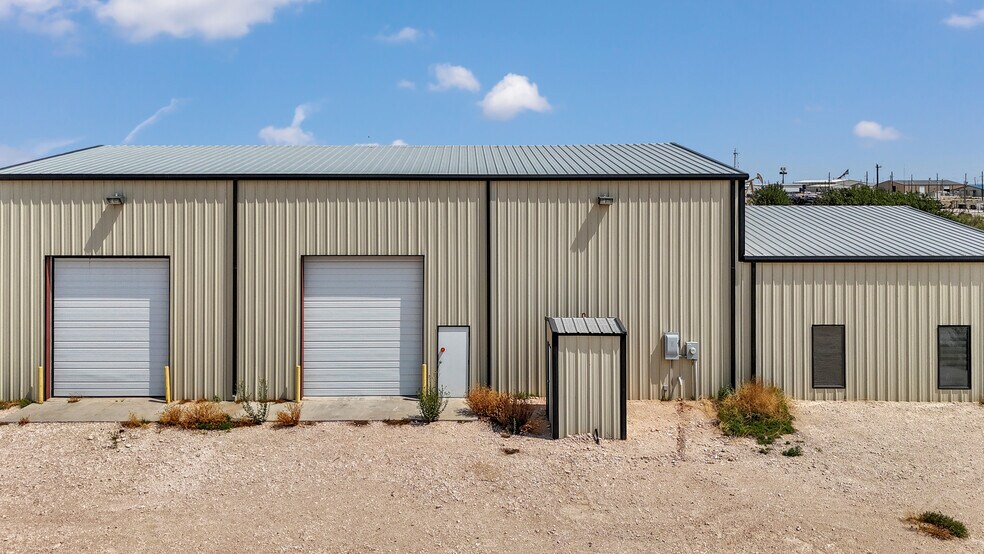 More Photos Of 11424 W County Road 35, Midland Warehouse For Lease