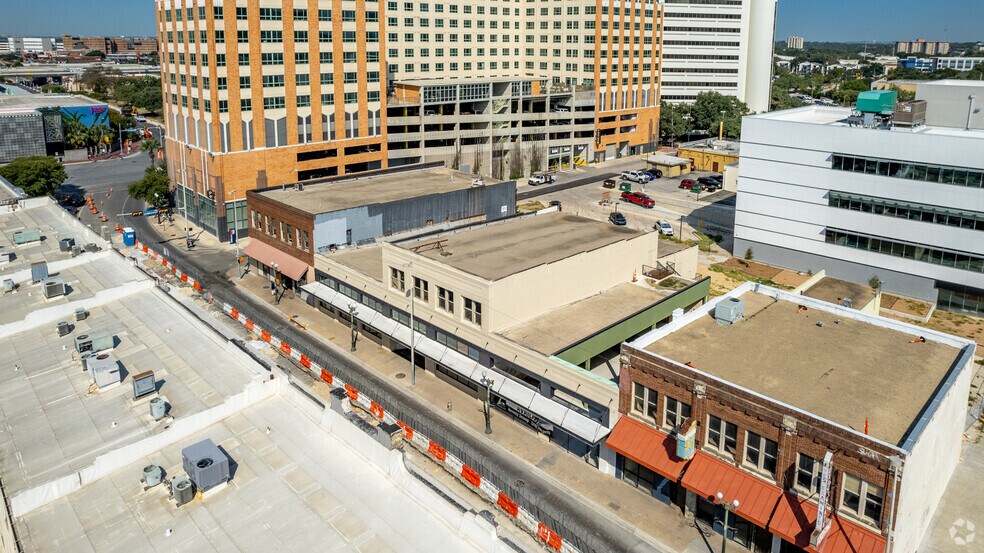 More Photos Of 333-341 W Commerce St, San Antonio Storefront For Lease