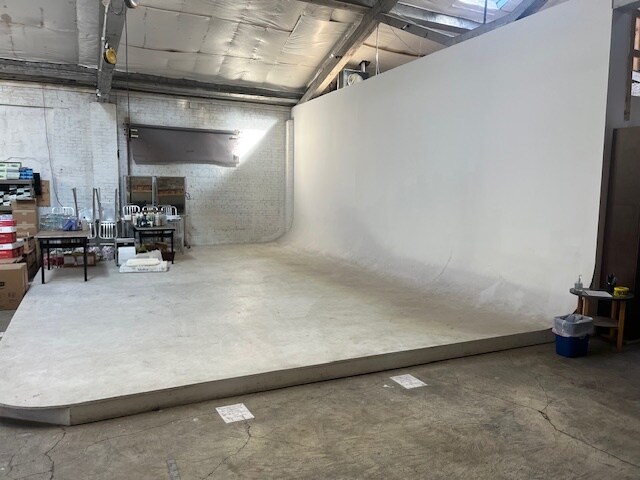 More Photos Of 1018 SE 8th Ave, Portland Industrial For Sale