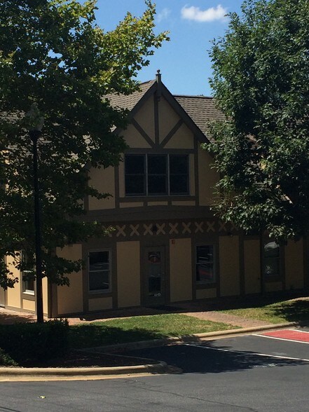 More Photos Of 900 Hendersonville Rd, Asheville Office For Lease