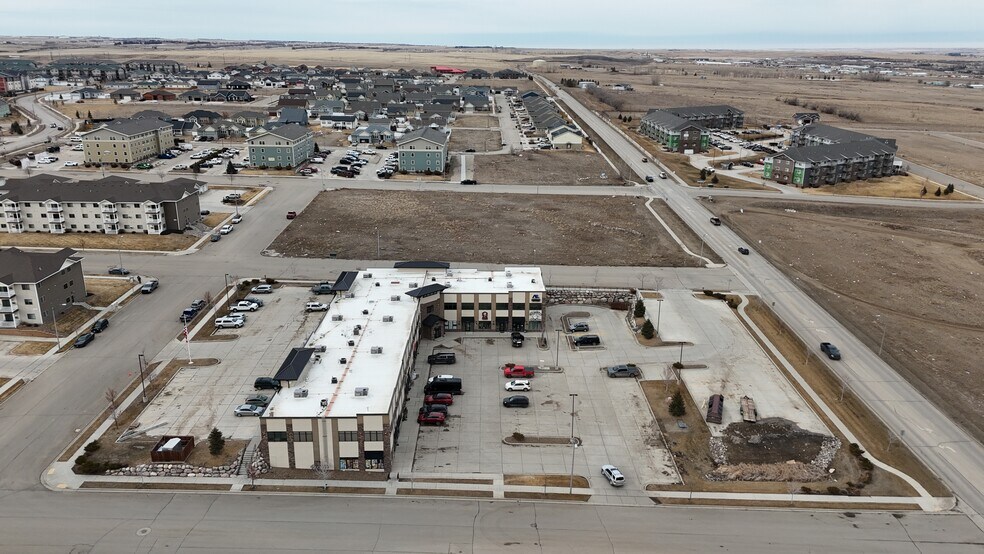 More Photos Of 3210 27th St W, Williston Office For Lease