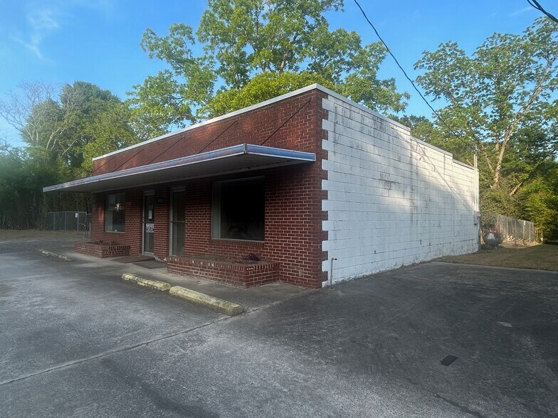 More Photos Of 4456 Rosemary St, Williston Office For Sale