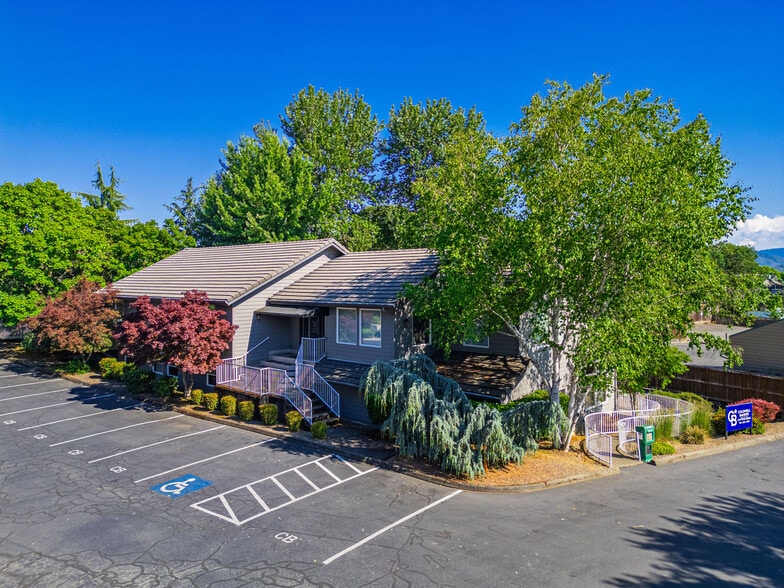 More Photos Of 873 NE 7th St, Grants Pass Medical For Lease