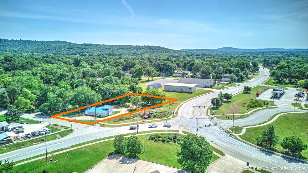 More Photos Of 778 S Happy Hollow Rd, Fayetteville Freestanding For Sale