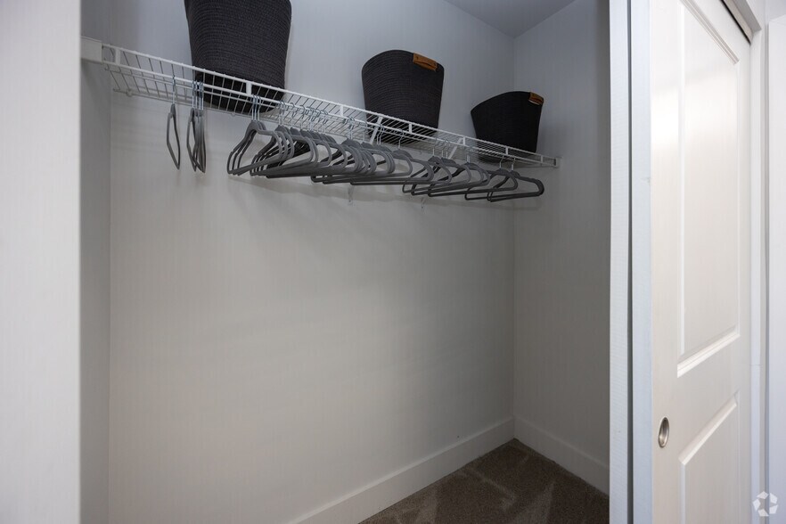 More Photos Of 6050 Roswell Rd NE, Sandy Springs Apartments For Lease