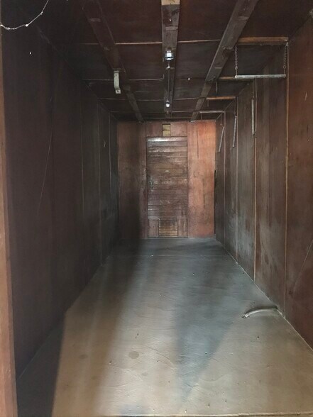 More Photos Of 1155 Franklin St, Clarksville Warehouse For Lease