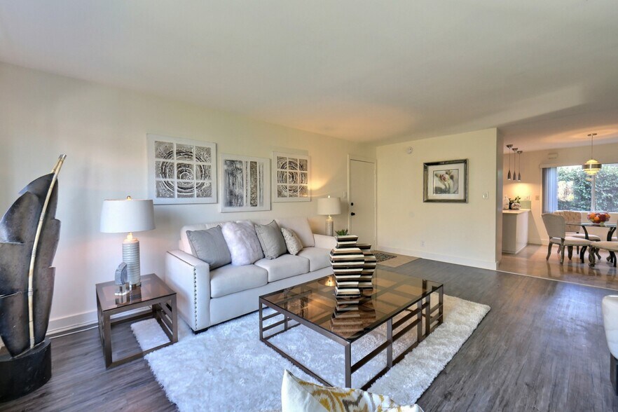 More Photos Of 534 Broadway St, Venice Apartments For Sale