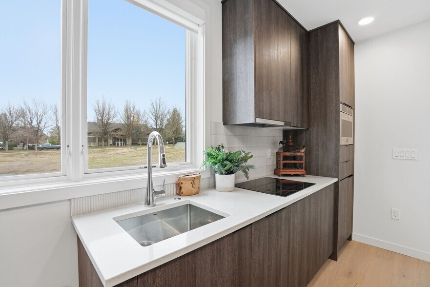 More Photos Of 210 SW Log Ct, Bend Apartments For Sale