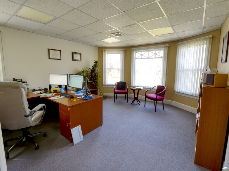 More Photos Of 71 Park Ave, West Springfield Medical For Sale