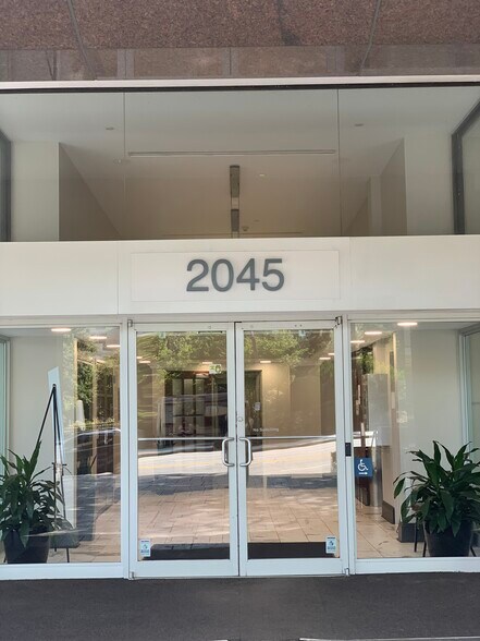 More Photos Of 2045 Peachtree Rd NE, Atlanta Office For Sale