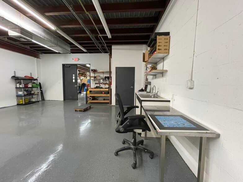 More Photos Of 3413 SW 14th St, Deerfield Beach Warehouse For Lease