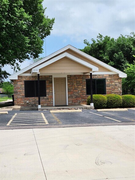 Primary Photo Of 828 N Main St, Springtown Office Residential For Lease