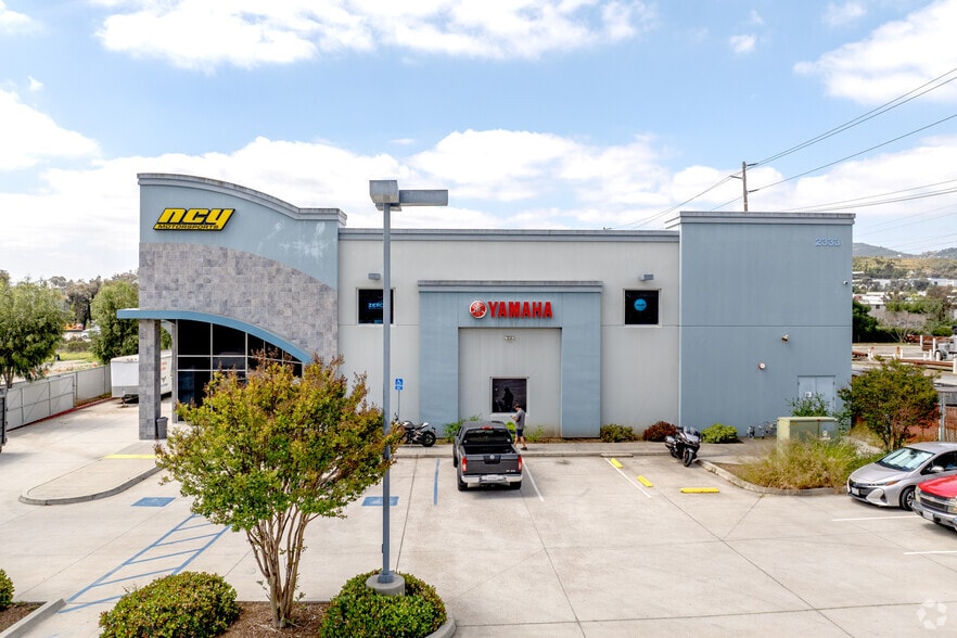 More Photos Of 2333 Montiel Rd, San Marcos Showroom For Lease