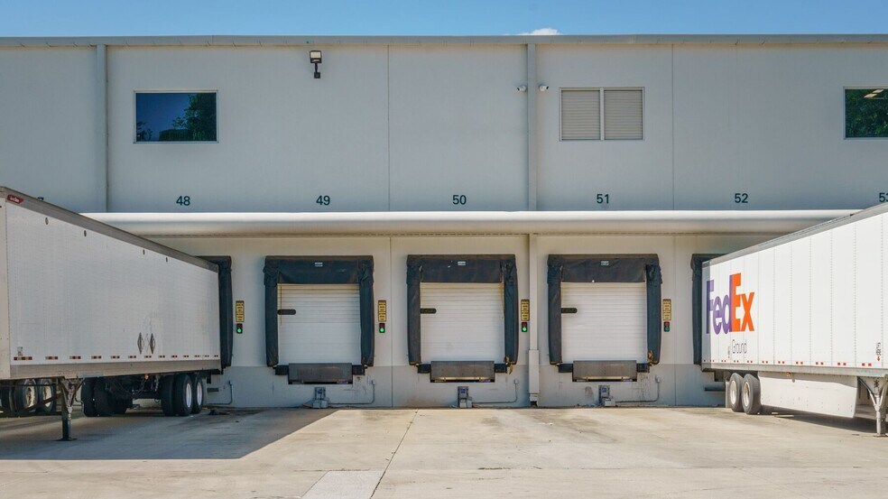 More Photos Of 4800 N Commerce Dr, Atlanta Distribution For Lease