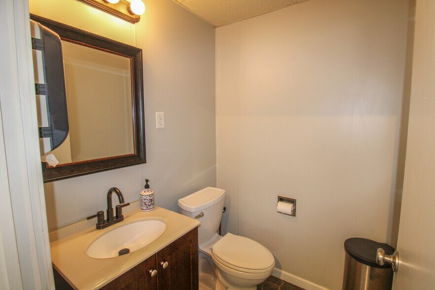 More Photos Of 1517 Allentown Rd, Lima Office For Sale