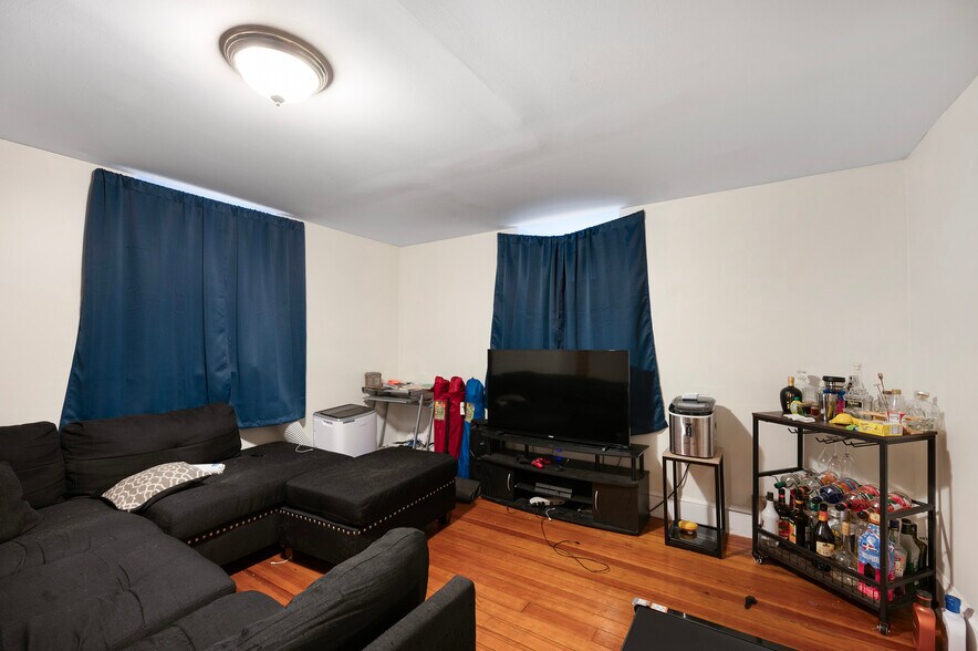 More Photos Of 186 Summit St, Pawtucket Apartments For Sale