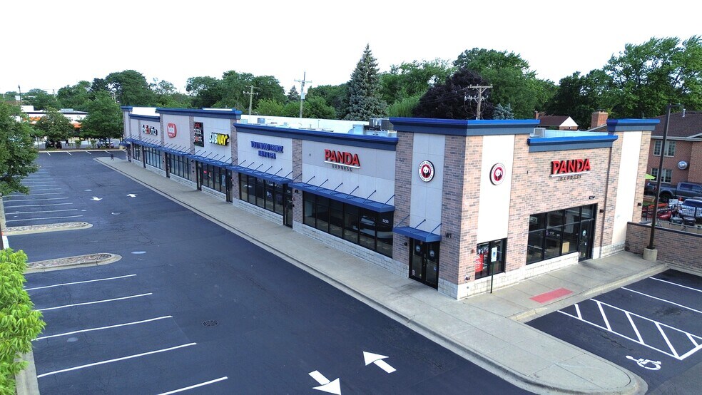 More Photos Of 5220-5240 Dempster St, Skokie Freestanding For Lease