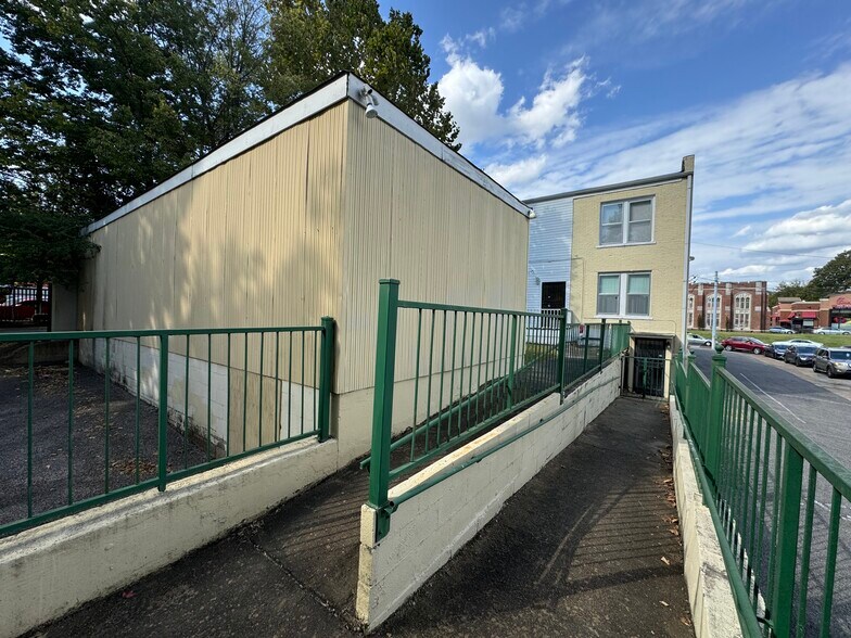 More Photos Of 1981 Union Ave, Memphis Loft Creative Space For Sale