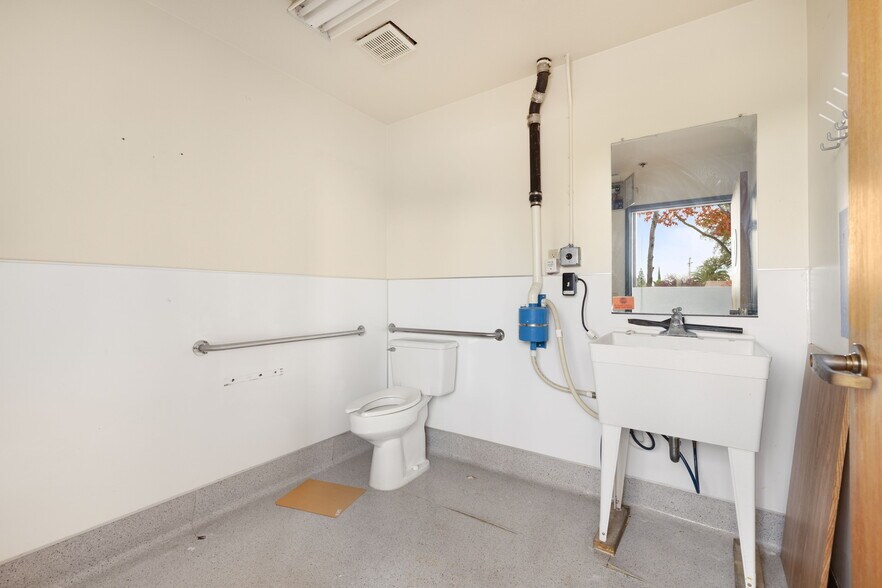 More Photos Of 6600 Mercy Ct, Fair Oaks Medical For Sale