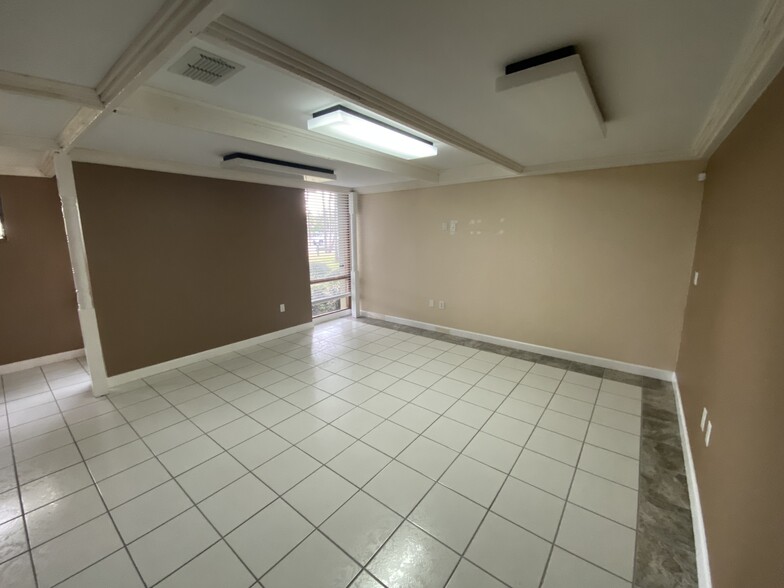 More Photos Of 1952 Bayshore Blvd, Dunedin Medical For Lease