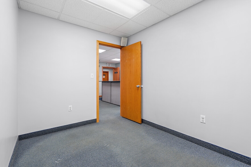More Photos Of 323 Boston Post Rd, Sudbury Office For Lease