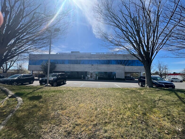 More Photos Of 4400 Veterans Memorial Hwy, Holbrook Office For Sale