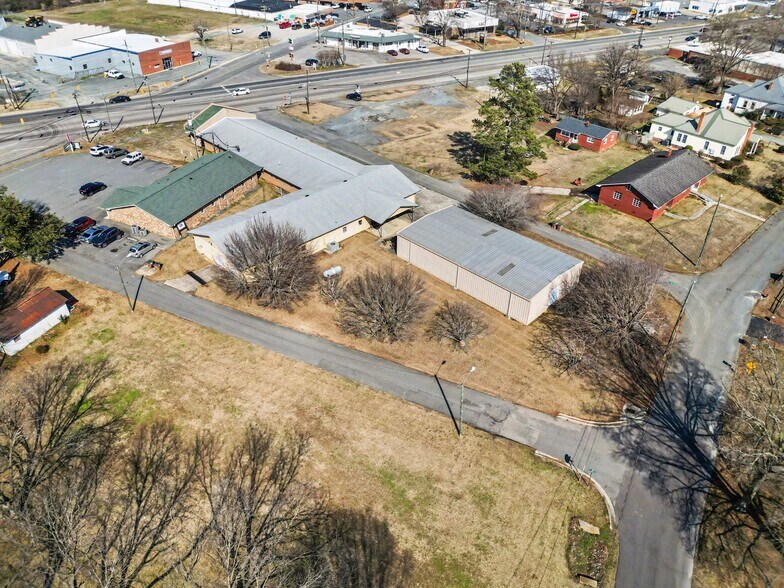 More Photos Of 6402 W Marshville Blvd, Marshville Showroom For Lease