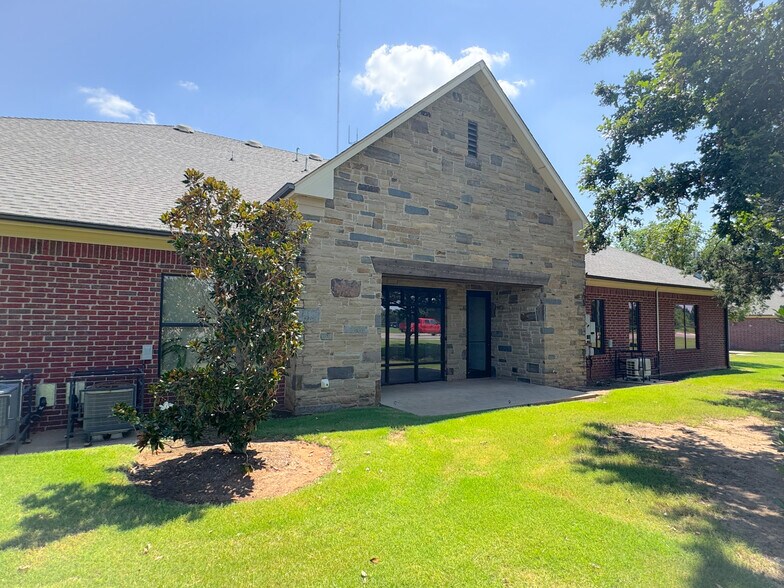 More Photos Of 9212 N Kelley Ave, Oklahoma City Office For Lease