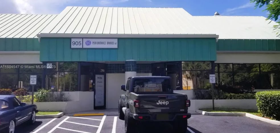 More Photos Of 901-937 Shotgun Rd, Sunrise Warehouse For Sale