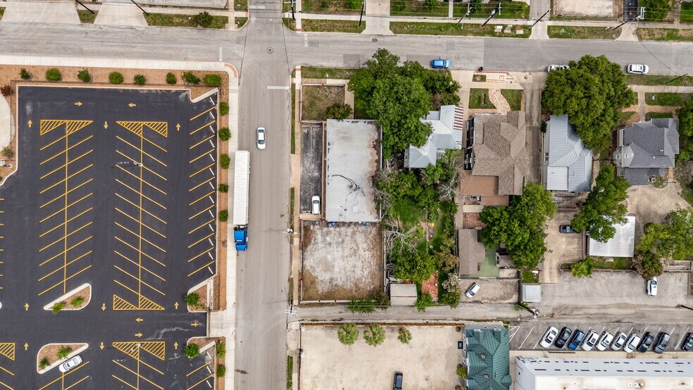 More Photos Of 201 W Poplar St, San Antonio Medical For Sale