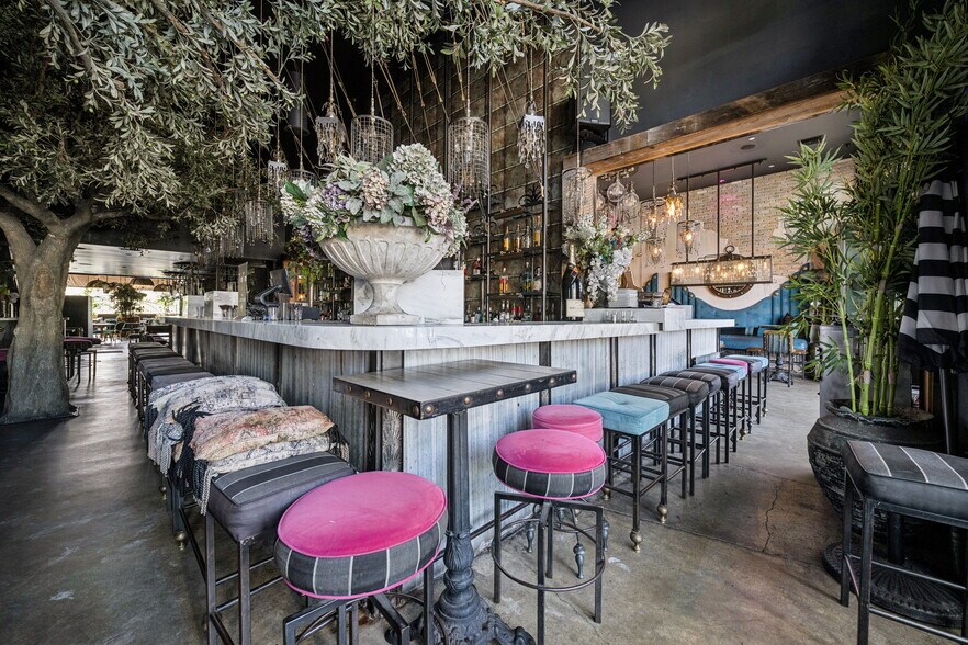 More Photos Of 8928-8930 Santa Monica Blvd, West Hollywood Restaurant For Lease