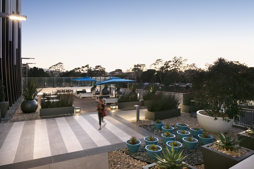 More Photos Of 21515 Hawthorne Blvd, Torrance Office For Lease