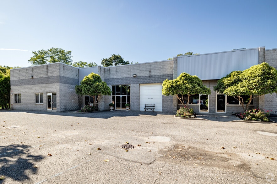 More Photos Of 1 Old Dock Rd, Yaphank Warehouse For Lease
