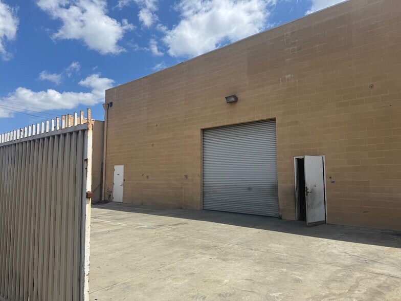 More Photos Of 10941 Chestnut Ave, Stanton Light Manufacturing For Lease