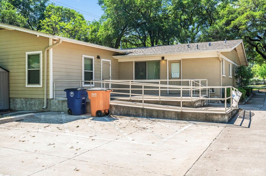 More Photos Of 4611 Menchaca Rd, Austin Medical For Sale